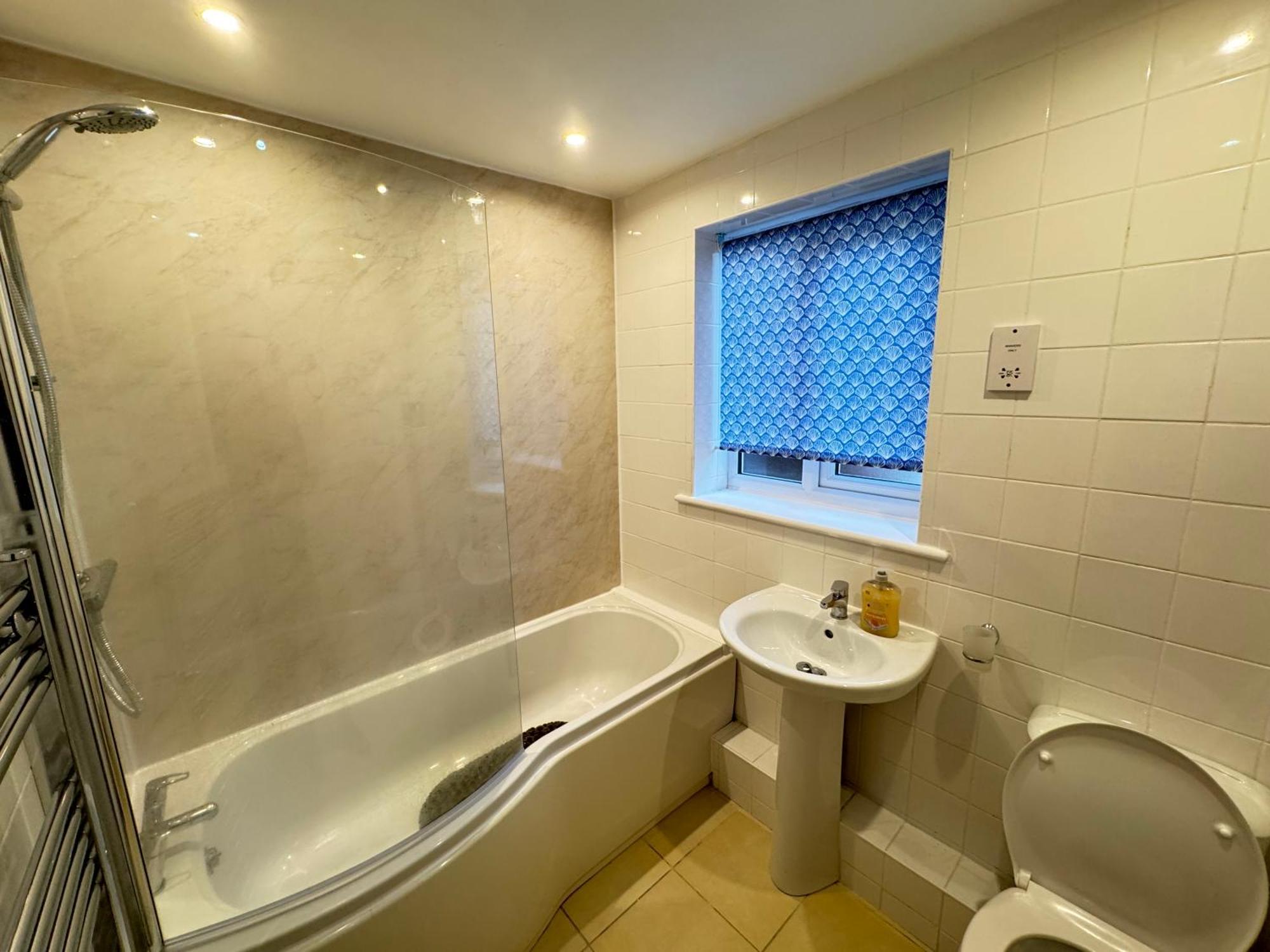 The Vogue Stay, 3 Bedrooms, 2 Bathrooms, Ideal For Jr & Oxford Hospitals, Free Carpark, Conveniently Located For Ring Road Access, 2 Miles From Oxford City Centre Easy Car & Bus Route Zewnętrze zdjęcie