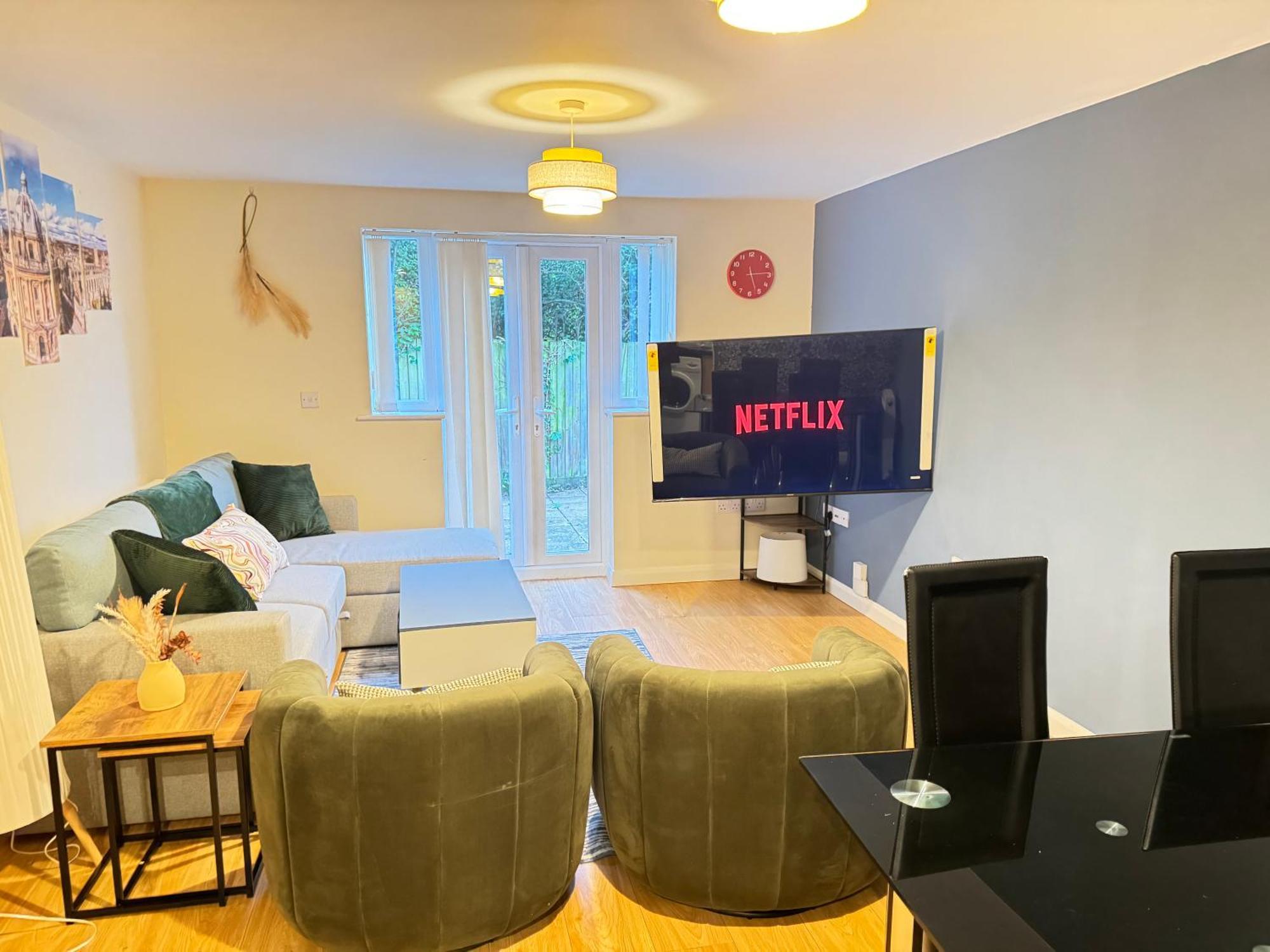 The Vogue Stay, 3 Bedrooms, 2 Bathrooms, Ideal For Jr & Oxford Hospitals, Free Carpark, Conveniently Located For Ring Road Access, 2 Miles From Oxford City Centre Easy Car & Bus Route Zewnętrze zdjęcie