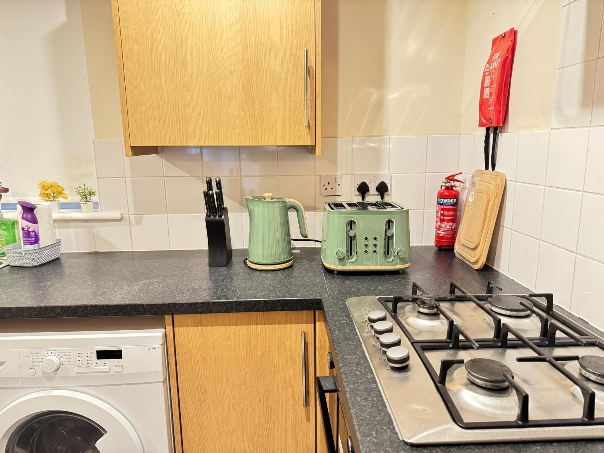 The Vogue Stay, 3 Bedrooms, 2 Bathrooms, Ideal For Jr & Oxford Hospitals, Free Carpark, Conveniently Located For Ring Road Access, 2 Miles From Oxford City Centre Easy Car & Bus Route Zewnętrze zdjęcie