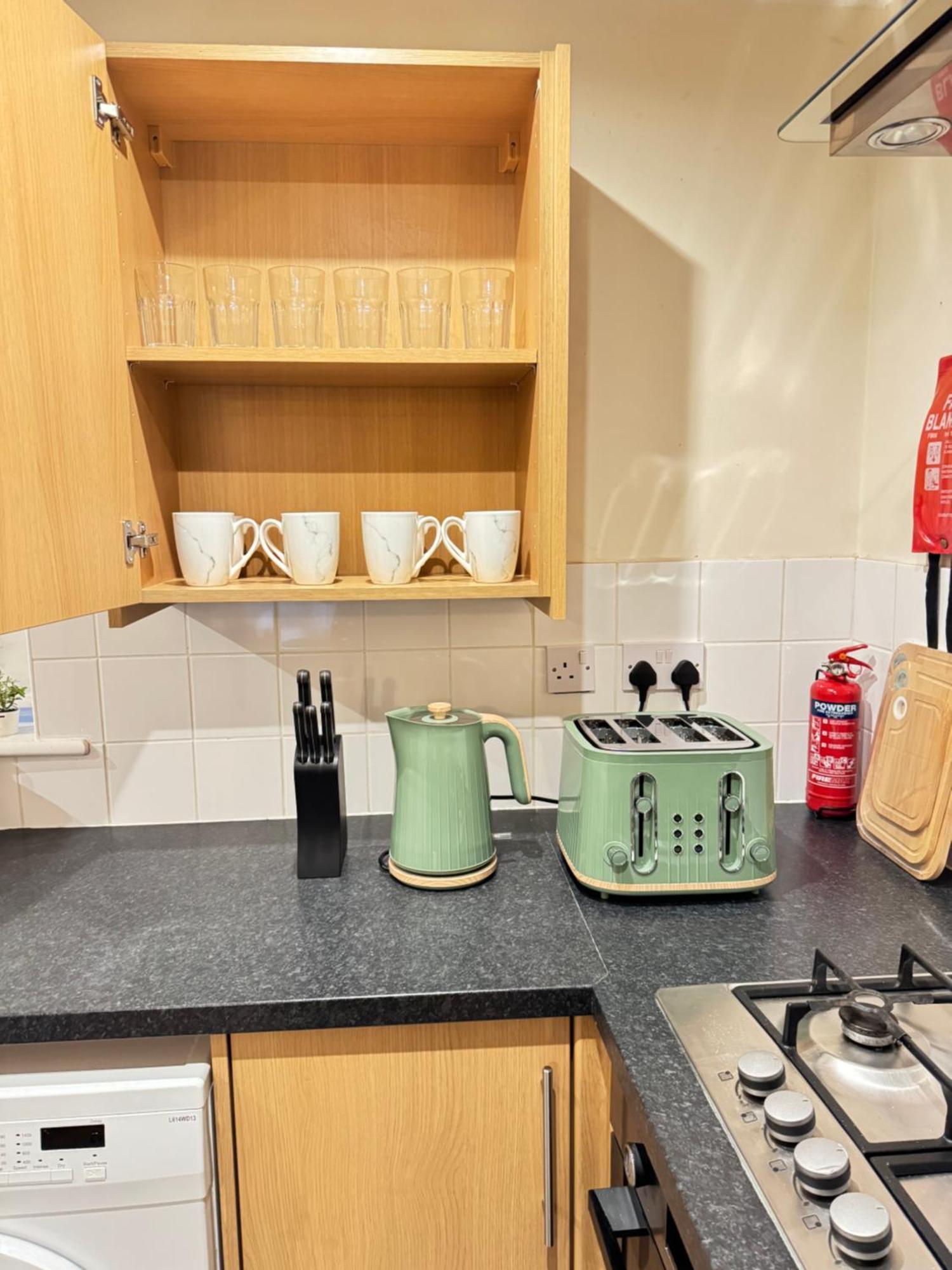 The Vogue Stay, 3 Bedrooms, 2 Bathrooms, Ideal For Jr & Oxford Hospitals, Free Carpark, Conveniently Located For Ring Road Access, 2 Miles From Oxford City Centre Easy Car & Bus Route Zewnętrze zdjęcie