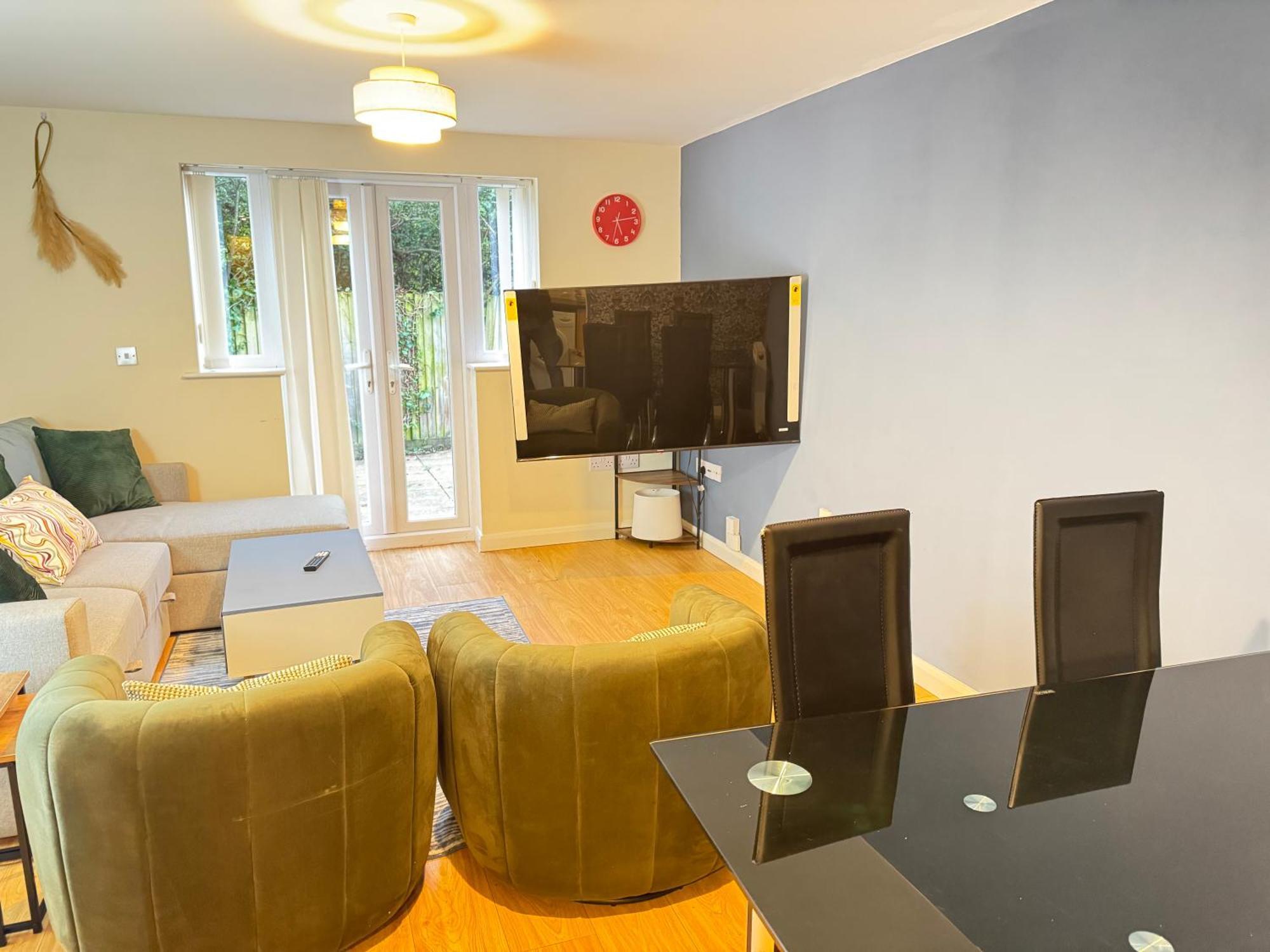 The Vogue Stay, 3 Bedrooms, 2 Bathrooms, Ideal For Jr & Oxford Hospitals, Free Carpark, Conveniently Located For Ring Road Access, 2 Miles From Oxford City Centre Easy Car & Bus Route Zewnętrze zdjęcie