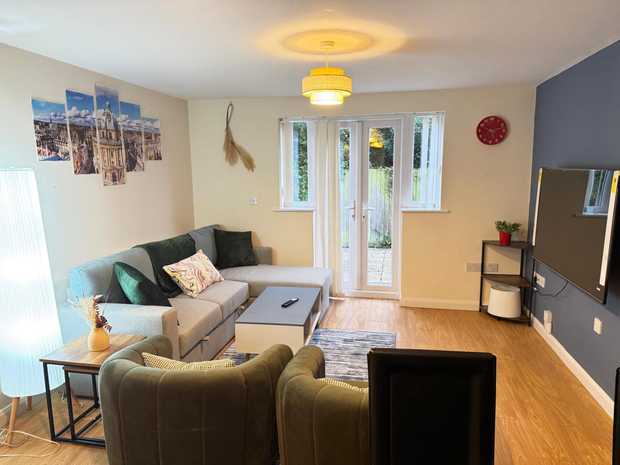 The Vogue Stay, 3 Bedrooms, 2 Bathrooms, Ideal For Jr & Oxford Hospitals, Free Carpark, Conveniently Located For Ring Road Access, 2 Miles From Oxford City Centre Easy Car & Bus Route Zewnętrze zdjęcie
