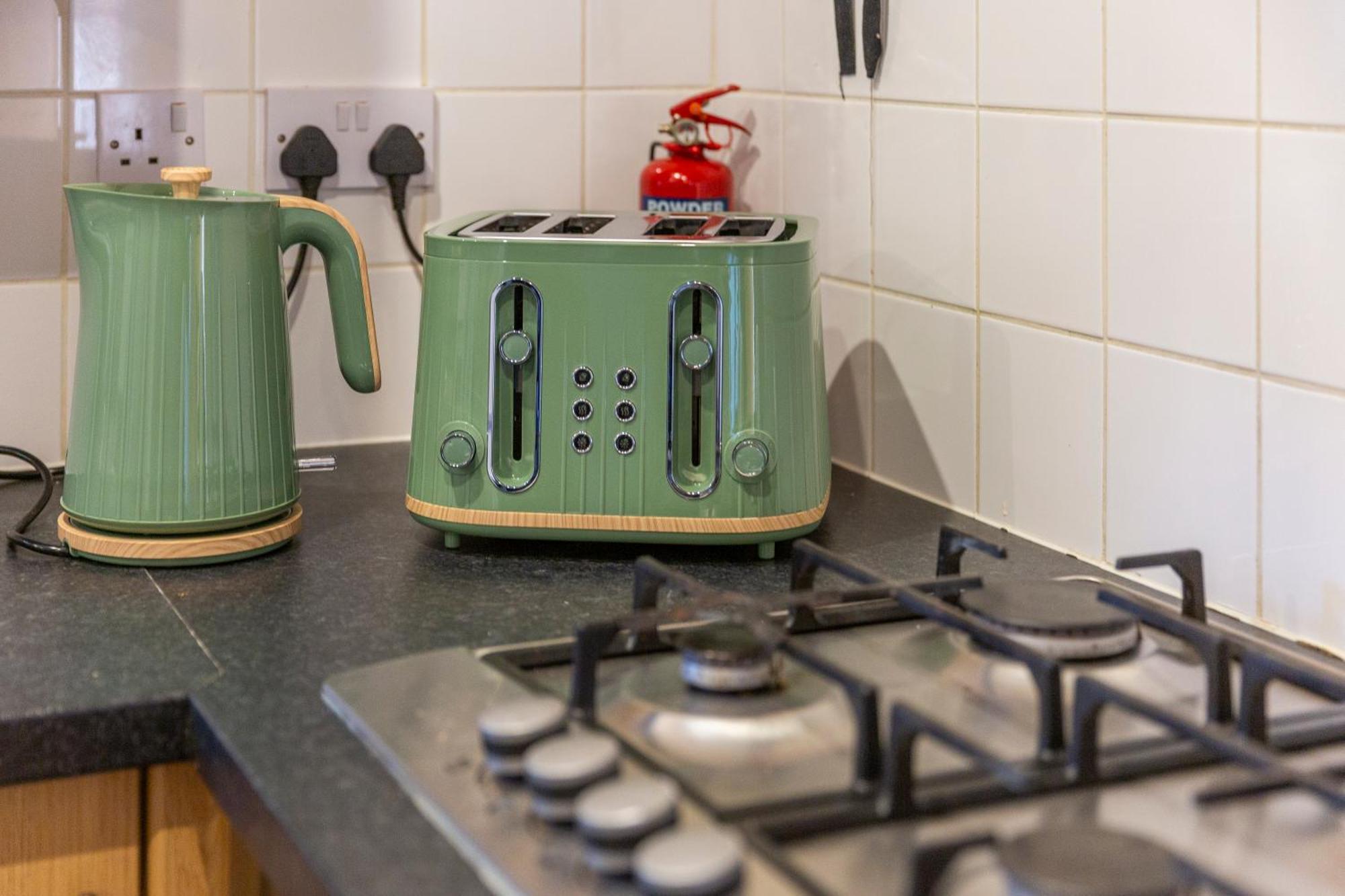 The Vogue Stay, 3 Bedrooms, 2 Bathrooms, Ideal For Jr & Oxford Hospitals, Free Carpark, Conveniently Located For Ring Road Access, 2 Miles From Oxford City Centre Easy Car & Bus Route Zewnętrze zdjęcie