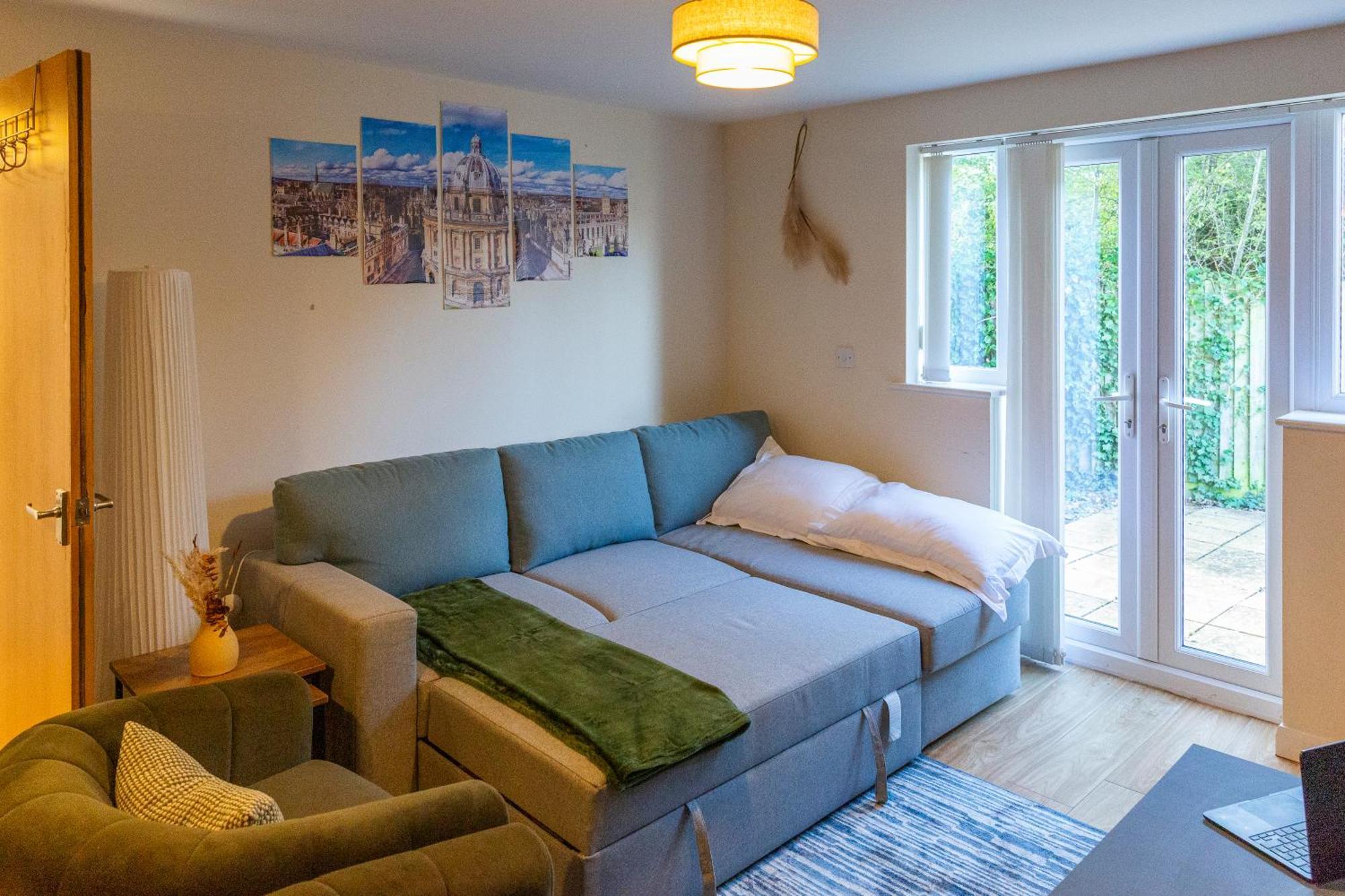 The Vogue Stay, 3 Bedrooms, 2 Bathrooms, Ideal For Jr & Oxford Hospitals, Free Carpark, Conveniently Located For Ring Road Access, 2 Miles From Oxford City Centre Easy Car & Bus Route Zewnętrze zdjęcie
