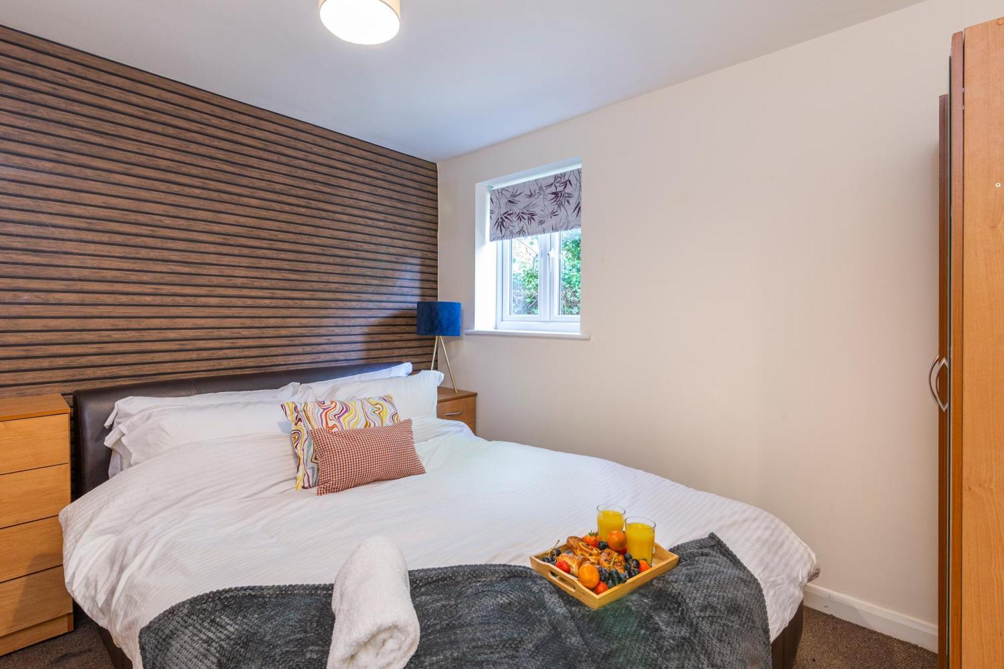 The Vogue Stay, 3 Bedrooms, 2 Bathrooms, Ideal For Jr & Oxford Hospitals, Free Carpark, Conveniently Located For Ring Road Access, 2 Miles From Oxford City Centre Easy Car & Bus Route Zewnętrze zdjęcie