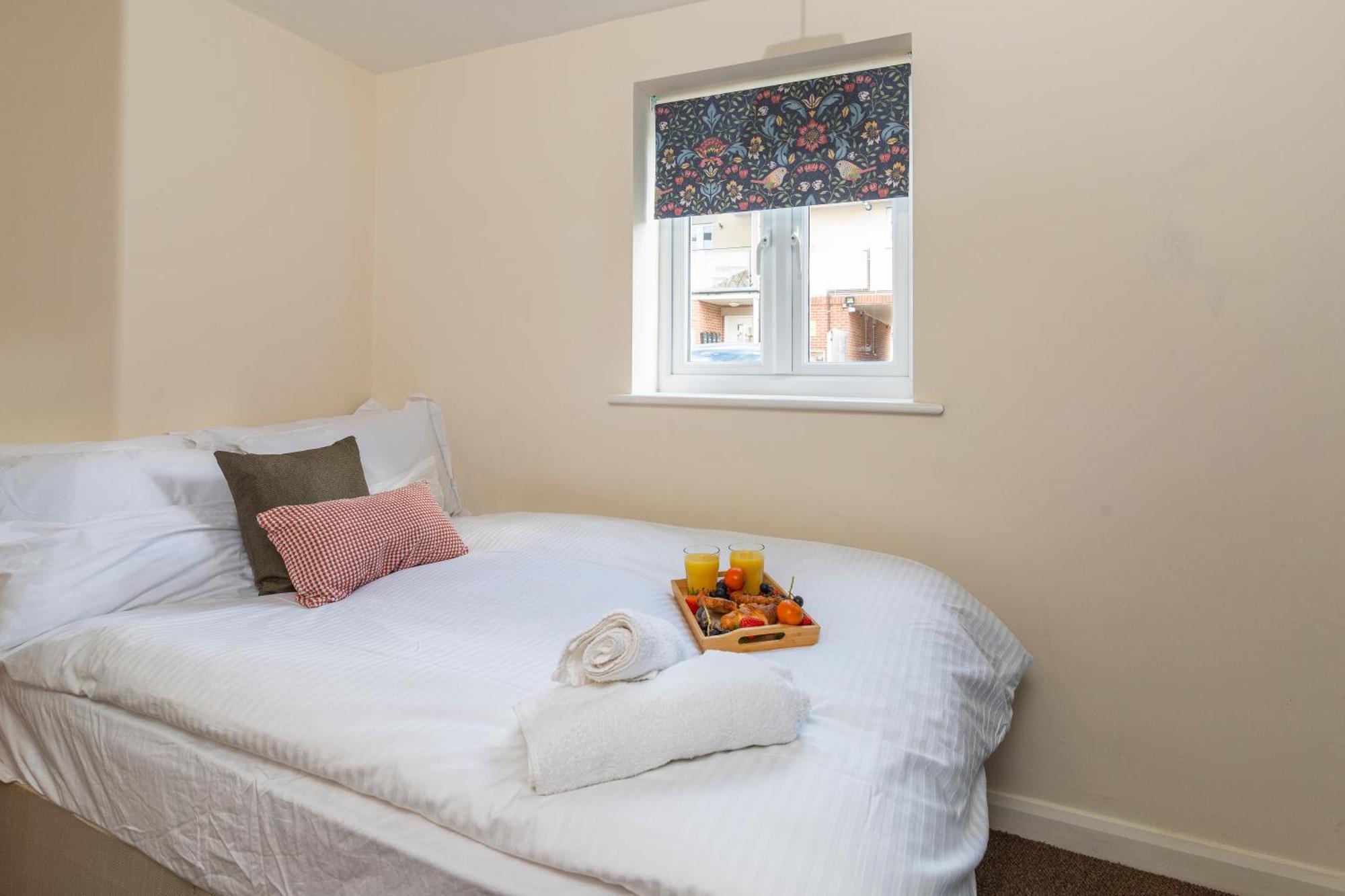 The Vogue Stay, 3 Bedrooms, 2 Bathrooms, Ideal For Jr & Oxford Hospitals, Free Carpark, Conveniently Located For Ring Road Access, 2 Miles From Oxford City Centre Easy Car & Bus Route Zewnętrze zdjęcie