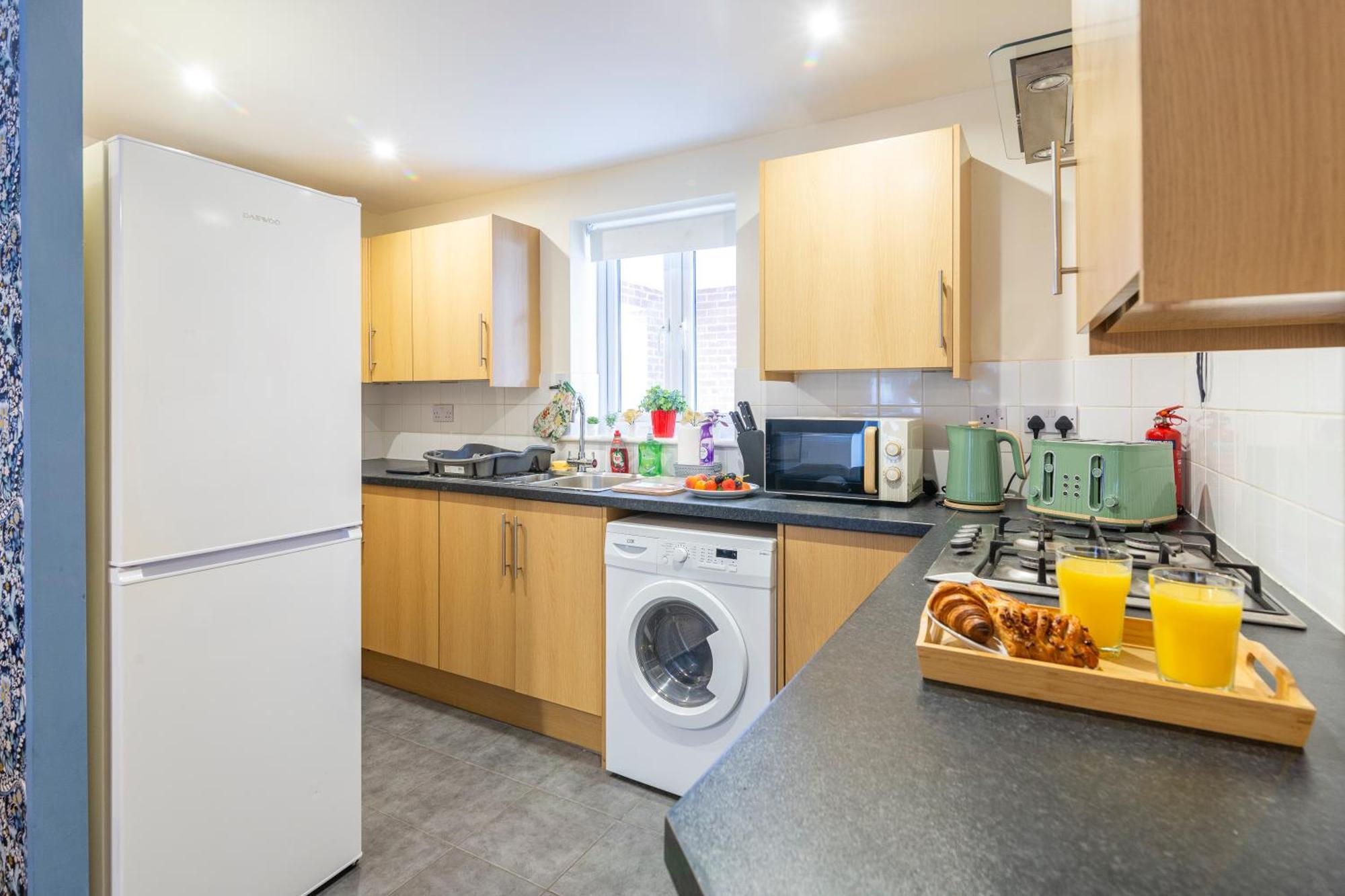The Vogue Stay, 3 Bedrooms, 2 Bathrooms, Ideal For Jr & Oxford Hospitals, Free Carpark, Conveniently Located For Ring Road Access, 2 Miles From Oxford City Centre Easy Car & Bus Route Zewnętrze zdjęcie