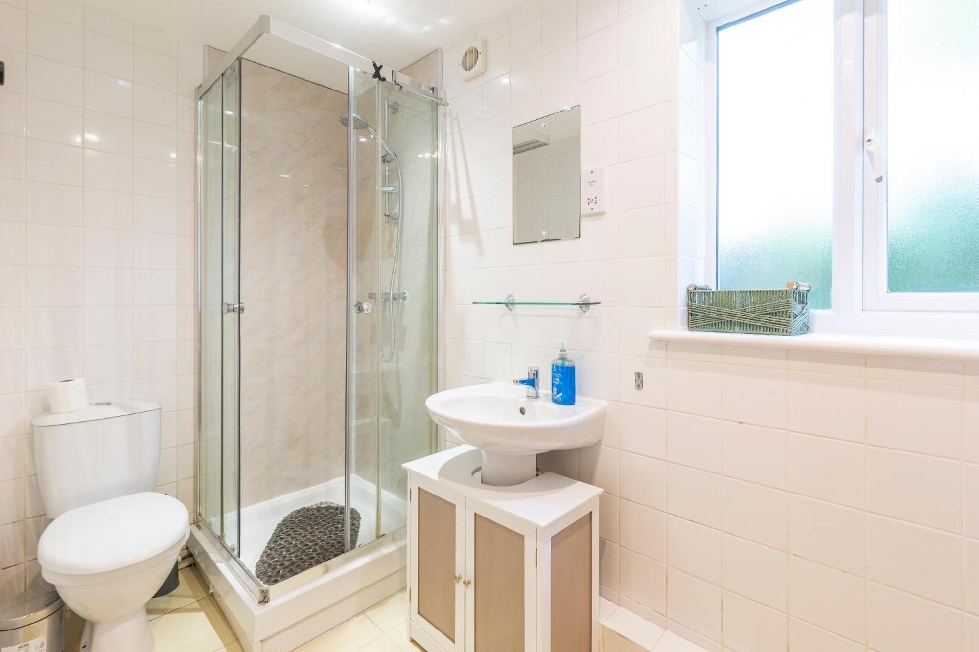 The Vogue Stay, 3 Bedrooms, 2 Bathrooms, Ideal For Jr & Oxford Hospitals, Free Carpark, Conveniently Located For Ring Road Access, 2 Miles From Oxford City Centre Easy Car & Bus Route Zewnętrze zdjęcie