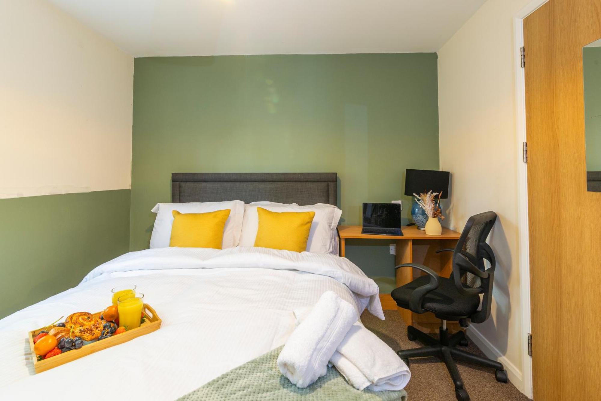The Vogue Stay, 3 Bedrooms, 2 Bathrooms, Ideal For Jr & Oxford Hospitals, Free Carpark, Conveniently Located For Ring Road Access, 2 Miles From Oxford City Centre Easy Car & Bus Route Zewnętrze zdjęcie