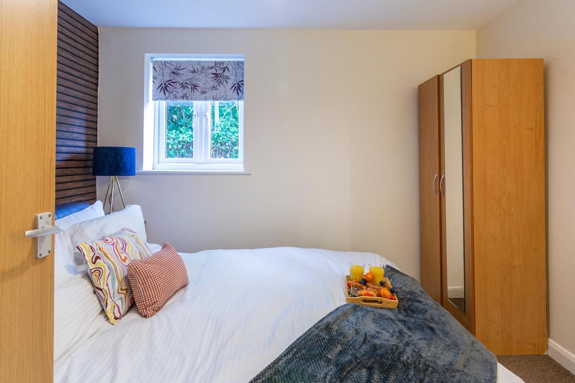 The Vogue Stay, 3 Bedrooms, 2 Bathrooms, Ideal For Jr & Oxford Hospitals, Free Carpark, Conveniently Located For Ring Road Access, 2 Miles From Oxford City Centre Easy Car & Bus Route Zewnętrze zdjęcie