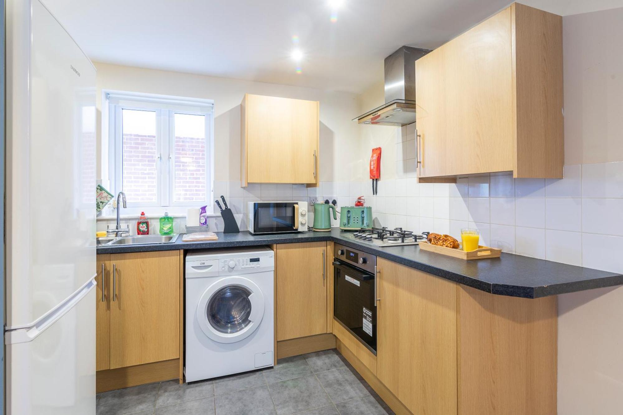 The Vogue Stay, 3 Bedrooms, 2 Bathrooms, Ideal For Jr & Oxford Hospitals, Free Carpark, Conveniently Located For Ring Road Access, 2 Miles From Oxford City Centre Easy Car & Bus Route Zewnętrze zdjęcie