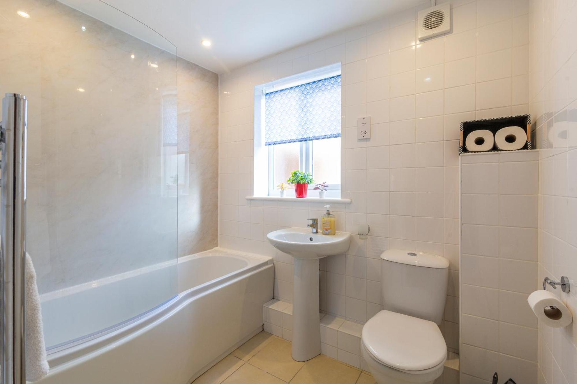 The Vogue Stay, 3 Bedrooms, 2 Bathrooms, Ideal For Jr & Oxford Hospitals, Free Carpark, Conveniently Located For Ring Road Access, 2 Miles From Oxford City Centre Easy Car & Bus Route Zewnętrze zdjęcie